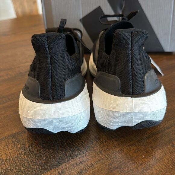 Adidas UltraBoost Women’s 10 NIB - Picture 2 of 8